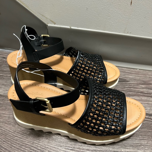 COPY - COPY - Woman’s wedges size 11 - Picture 3 of 8